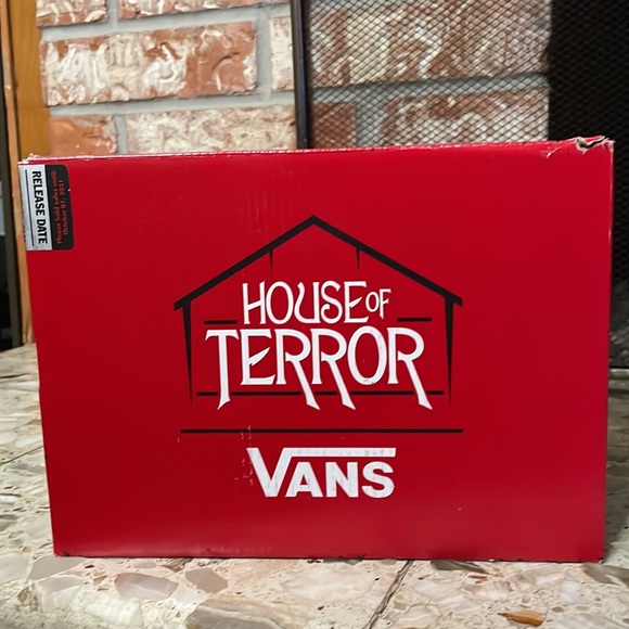 Vans Sk8 Hi Terror The Shining House of Terror - Picture 10 of 13
